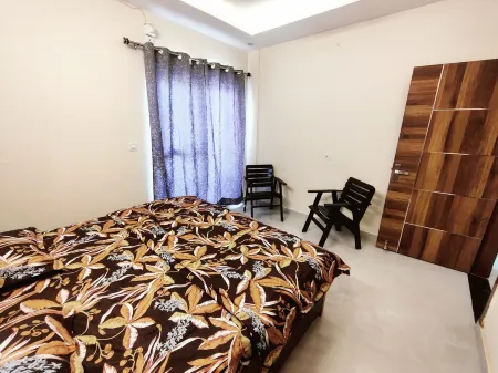 Hillside nest 2 BHK apartment with a hill  and mussoorie view.