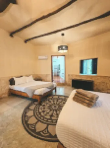 Private casita in lush jungle oasis with a/c, pool, gym, fiber wifi and laundry