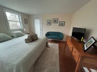 Newly renovated 2BR house, FREE CAR w/beach sticker, pet friendly, sleeps 8 Hotels near Lambert's Cove Beach