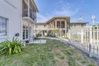 Relax at the Blue Buttercup in Sarasota's sweet SouthSide village!