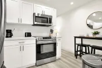 Peaceful 2BR Home w/ King Bed. Near Trendy Areas! Hotels in West Little River