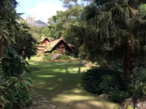 Casa com Cachoeira Particular