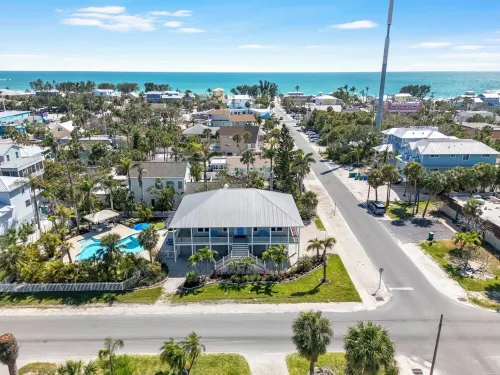 SunSalt Cottage~5 min to Beach, Shops & Restaurants~PrivatePool