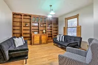 5-Acre Vacation Home w/ Woods & Hiking Ground