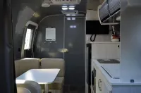 Cozy Airstream Escape, Hot Tub & Lights