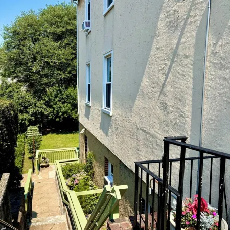 1-Bedroom Garden Apartment