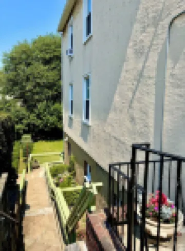 1-Bedroom Garden Apartment