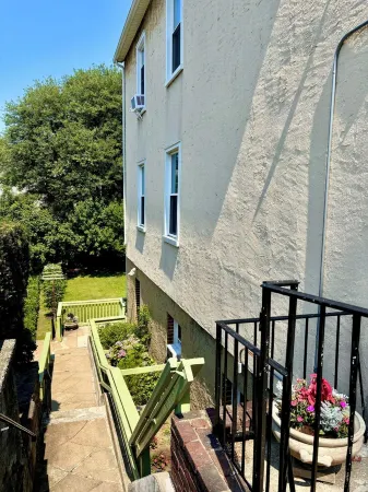 1-Bedroom Garden Apartment