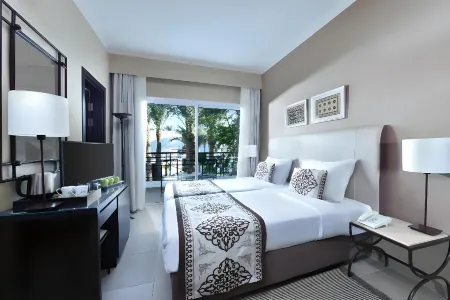 JAZ Fanara Resort Отели рядом с достопримечательностью «One Thousand and One Nights»