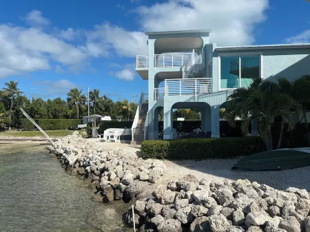Oceanfront Oasis 3-bedroom house on private Island. Marathon FL
