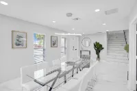 Stunning New Pool Jacuzzi 7BR Game Room Walk to the beach