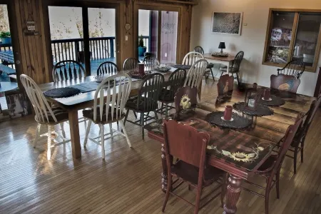 Lodge Between the Lakes - Memories Are Made Here!!