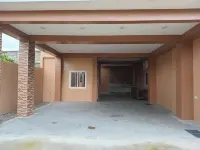 Charming 3-bedroom house with AC, WiFi. Sleeps 13. Các khách sạn ở Tarlac City