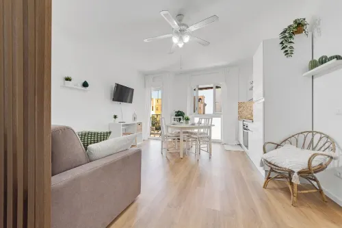 Cozy apartment 100 m. from FS station and 200 m. from sea and center. Hotels in Nettuno