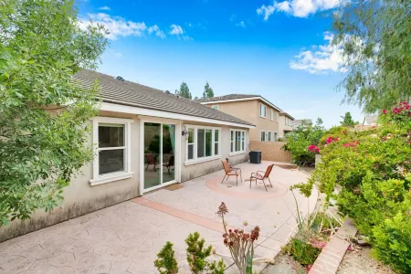 Cheerful 4 bedroom 3 bathroom house in Chino Hills Отели в г. Чино