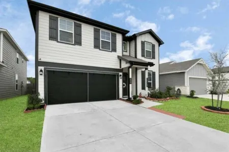 Nestled Cozy 4-bedroom house with Loft, Pergola, WiFi, AC in enjoyable Spring