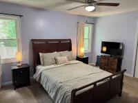 Prime Location!2-bedroom townhome in delightful Kennesaw minutes from KSU Hotels in Kennesaw