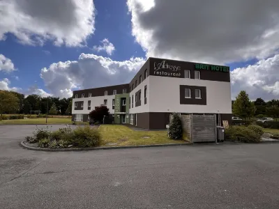 Brit Hotel Saint Méen en Brocéliande - Restaurant L' Adresse Hôtels à proximité de : Château de Comper