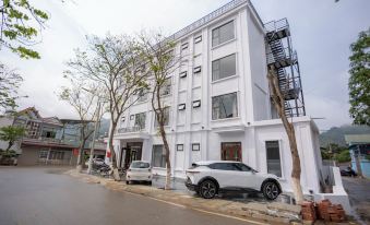 Victoria Hotel MC - by BAY LUXURY