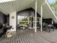 "Wenche" - 600m to the Fjord Hotels in Hemmet