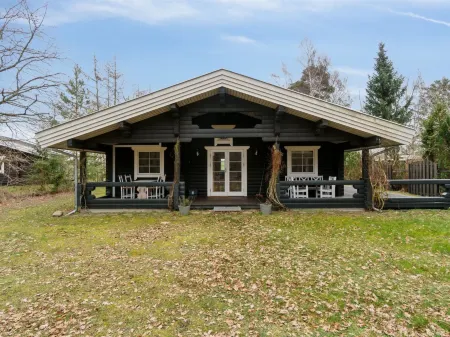 "Brynjolf" - 1km from the sea Отели рядом с достопримечательностью «о. Борнхольм»