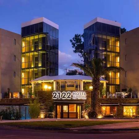 2122 Hotel Art Design Отели рядом с достопримечательностью «Пляж Манса»