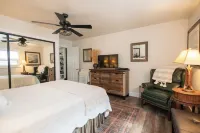 Riverfront Cottage Epic Walkable Location on River