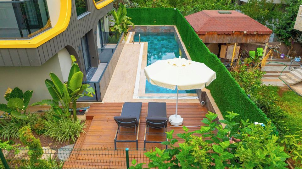 Zeluxe Suite Hotel