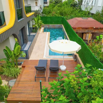 Zeluxe Suite Hotel