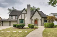 Historic Auburn Home w/ Theater & Yard! - parking