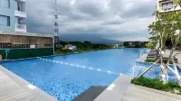 Senyum World Hotel - piscina