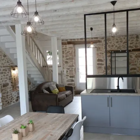Gite for 6 to 8 people, all renovated with Jacuzzi, 20 minutes from puy du fou Отели в г. Молеон