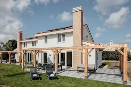 Sunny Dunimar Retreat