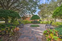 10 Mi to Disney + Heated Pool: Florida Abode! - parking