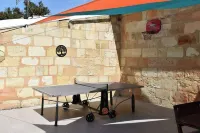 Villa for 10 Guests with Pool, Surrounded by Trees, Just 15 Min from Bordeaux