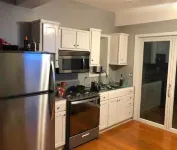 Penthouse queen studio 120 steps to beaches & fun