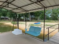 LAKEFRONT LODGE AMAZING Big Flat Lot, Beach, Boat Dock!LAKE EUFAULA AL