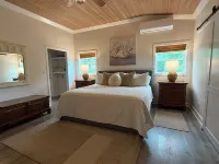 Ocean Views - Comfy Family Home Sleeps up to 10 - Hideaways Beach Club Hotels in George Town