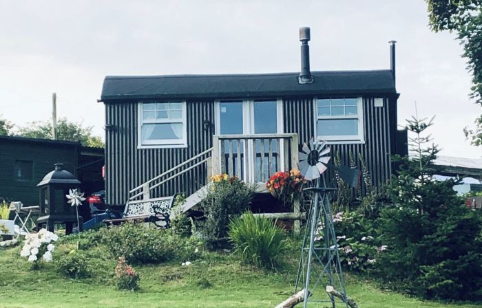 1 Bedroom Cabin Sleeps 2 Private Garden WiFi
