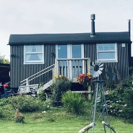 1 Bedroom Cabin Sleeps 2 Private Garden WiFi