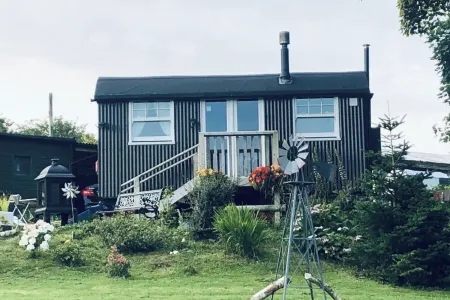 1 Bedroom Cabin Sleeps 2 Private Garden WiFi