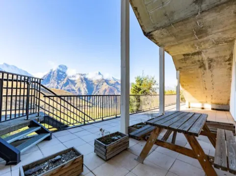 2 Rooms for 6 People