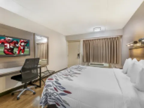 Red Roof Inn Erie - I-90 Hotels in Summit Township