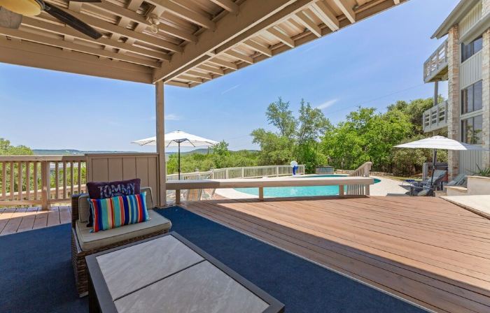 Lake Travis Oasis, Pool, Hot Tub, Lake Views, Near Marinas & Austin!