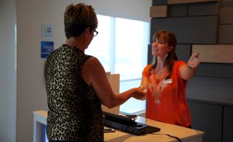 Holiday Inn Express & Suites Oswego