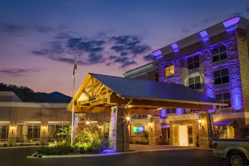 Holiday Inn Express GATLINBURG DOWNTOWN by IHG - breakfast