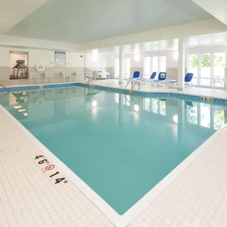 Holiday Inn Express & Suites PORTAGE by IHG