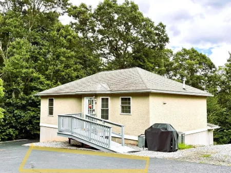 Family & Pet-Friendly, Peaceful Rural Escape. Hiking Nearby.