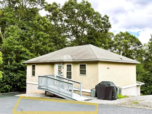 Family & Pet-Friendly, Peaceful Rural Escape. Hiking Nearby.