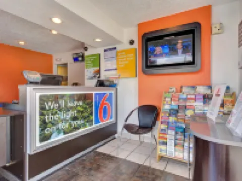 南加州聖羅莎 6 號汽車旅館（Motel6 Santa Rosa - South） 聖羅莎酒店